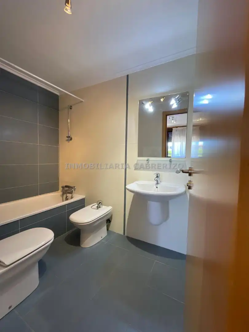 Bany de Apartament de lloguer en  Logroño amb Calefacció, Parquet i Terrassa