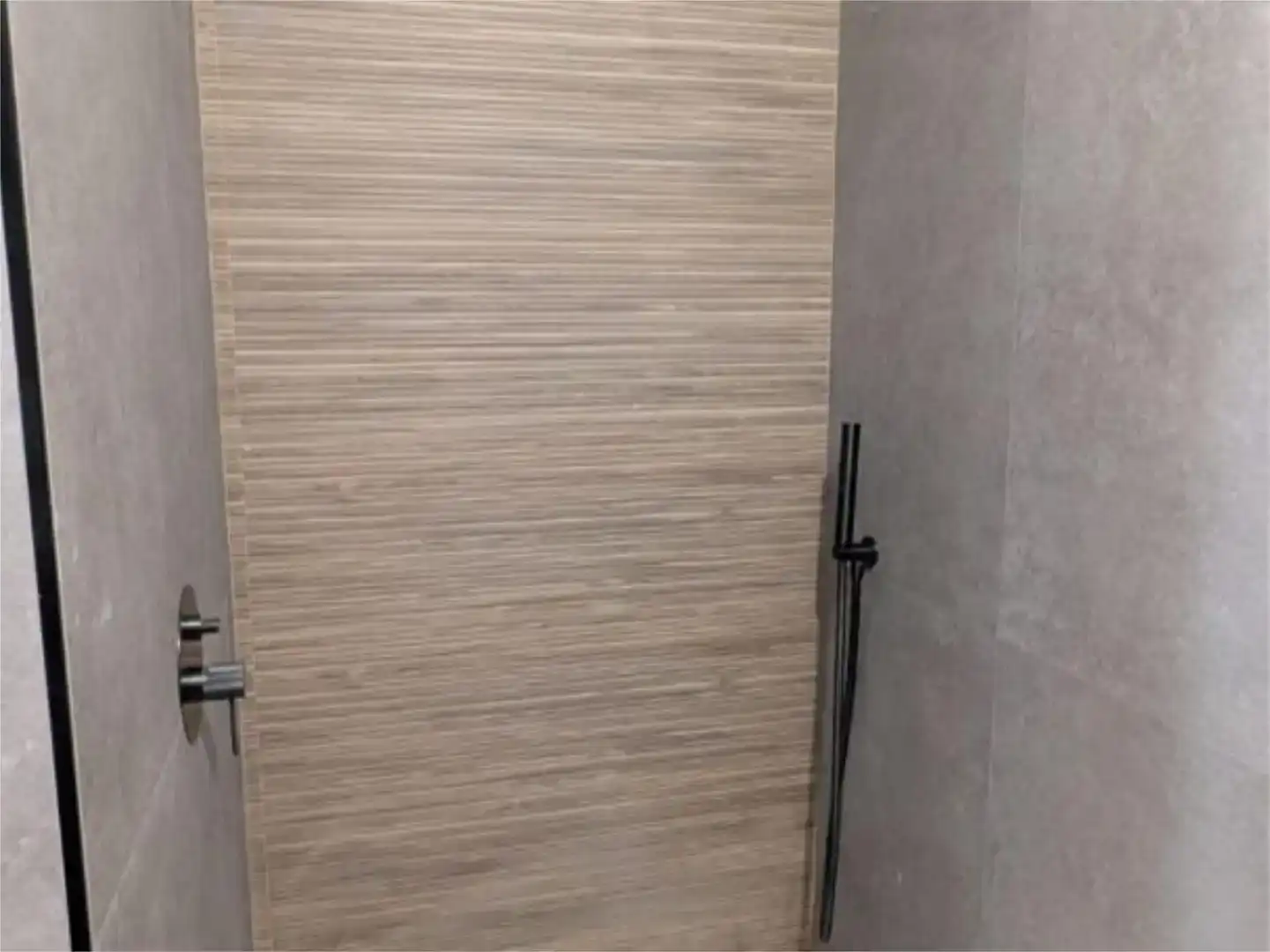 Badezimmer von Wohnung zum Verkauf in  Sevilla Capital mit Klimaanlage, Schwimmbad und Balkon