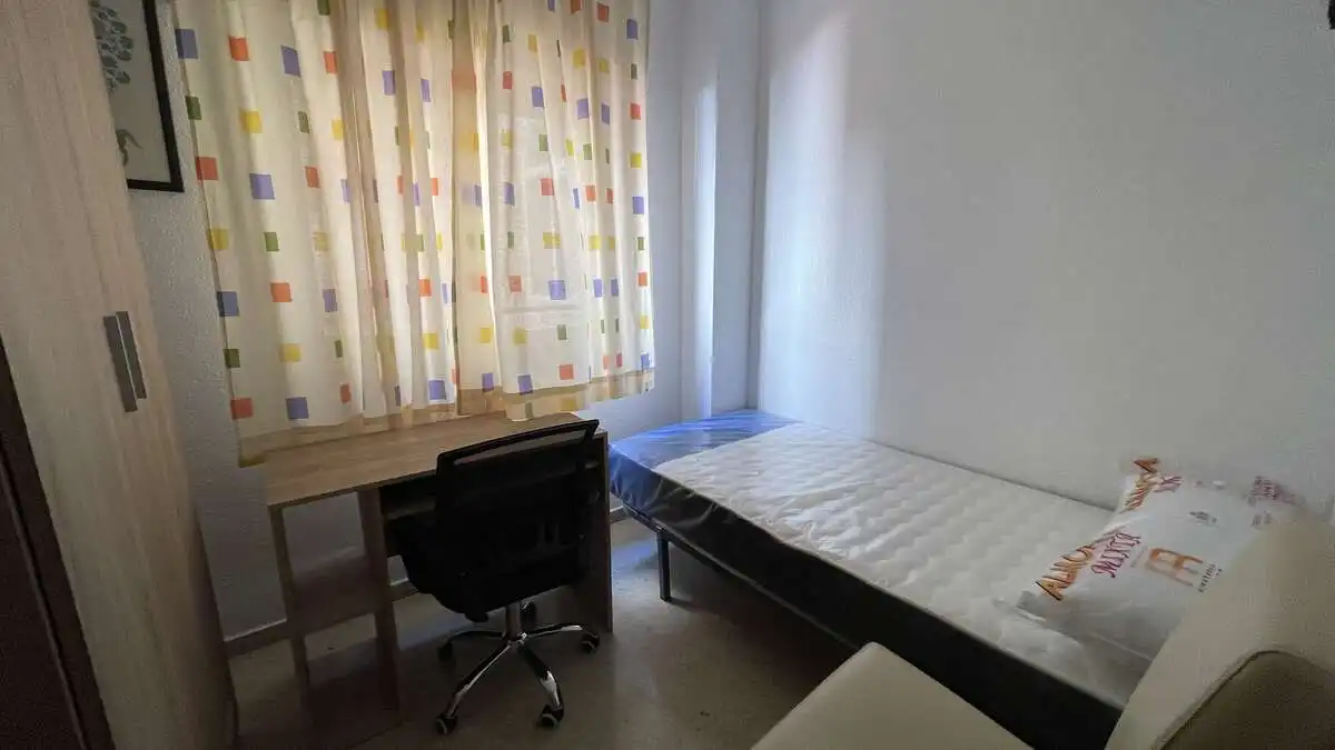 Bedroom of Flat for rent in Granada  with Air Conditioner and Heating