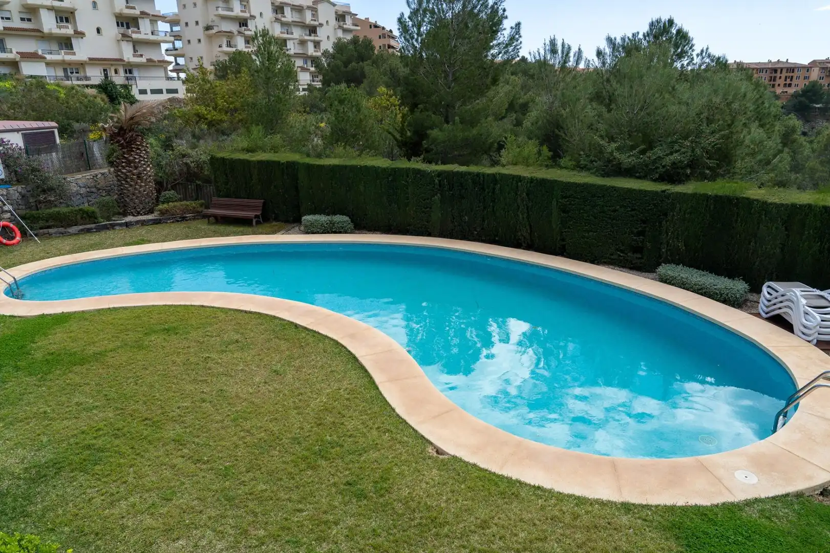 Schwimmbecken von Einfamilien-Reihenhaus zum Verkauf in Altea mit Klimaanlage, Heizung und Privatgarten