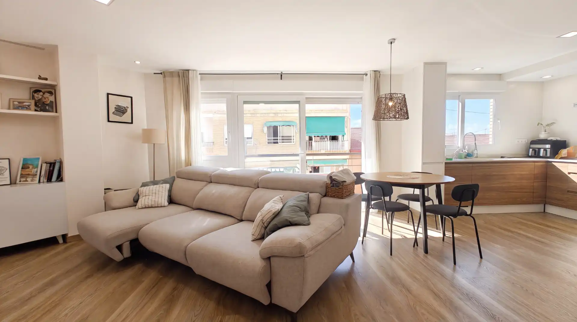 Sala d'estar de Pis en venda en Alicante / Alacant amb Aire condicionat, Calefacció i Parquet