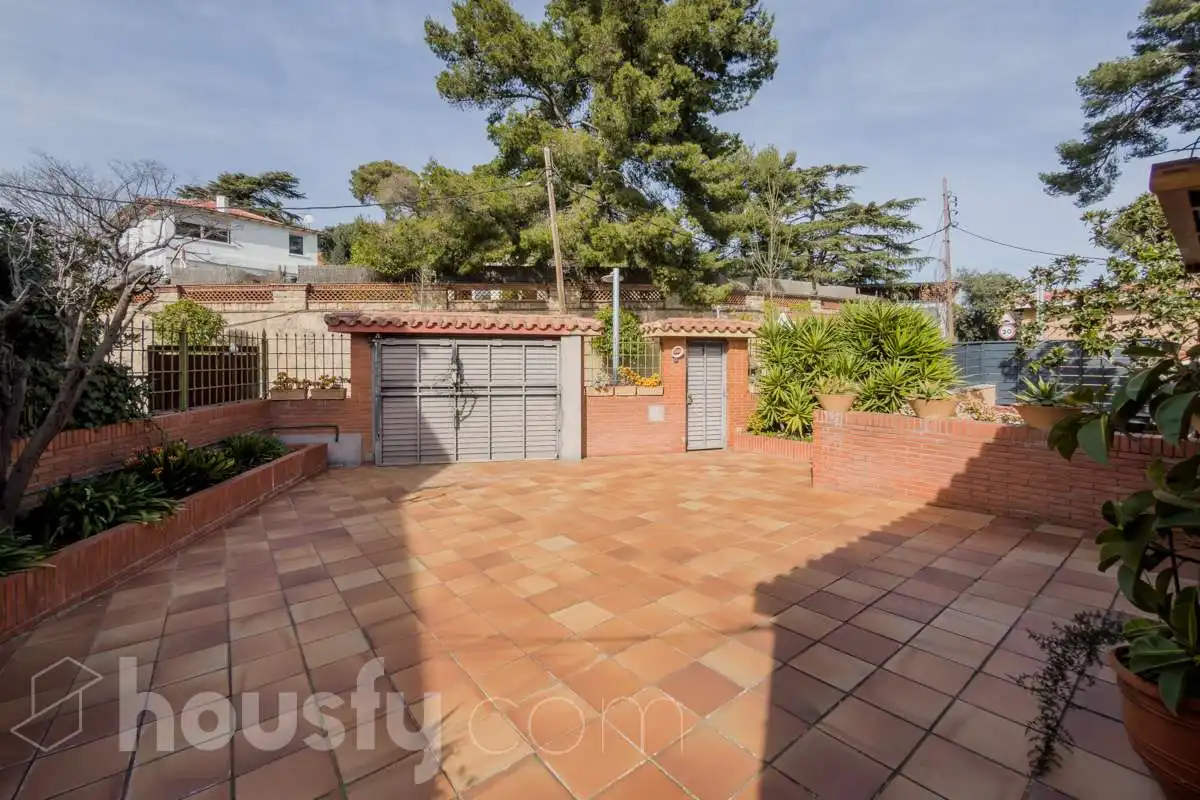 Terrassa de Casa o xalet en venda en Barcelona amb Aire condicionat, Calefacció i Jardí privat