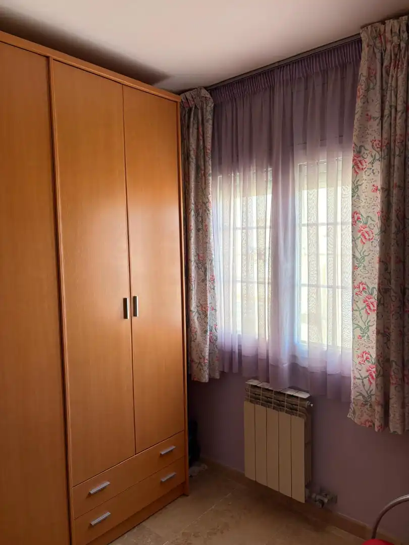 Habitación de Casa adosada en venta en Barcelona con Aire acondicionado, Calefacción y Jardín privado