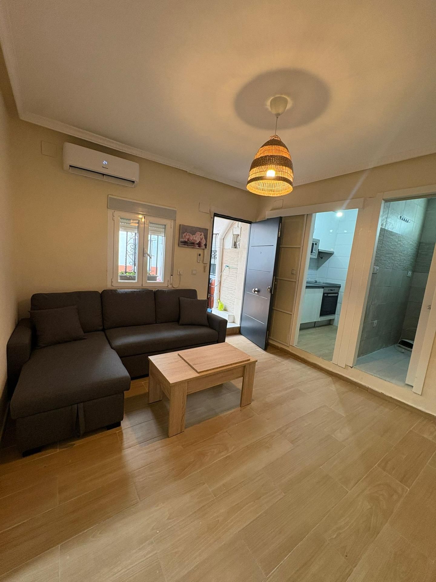 Sala d'estar de Planta baixa de lloguer en  Madrid Capital amb Aire condicionat