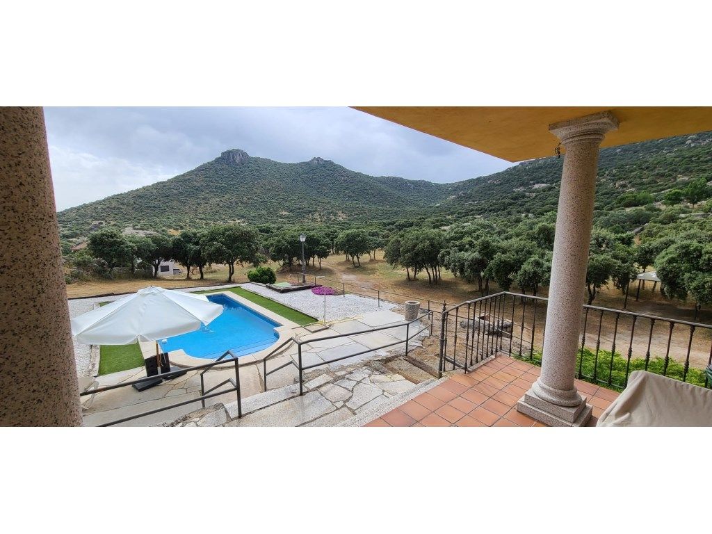 Piscina de Casa o xalet en venda en Hoyo de Manzanares