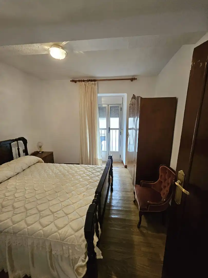 Schlafzimmer von Einfamilien-Reihenhaus zum Verkauf in Ledrada mit Möbliert