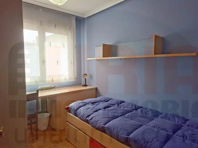Habitación de Piso de alquiler en Oviedo  con Calefacción, Amueblado y Lavadora