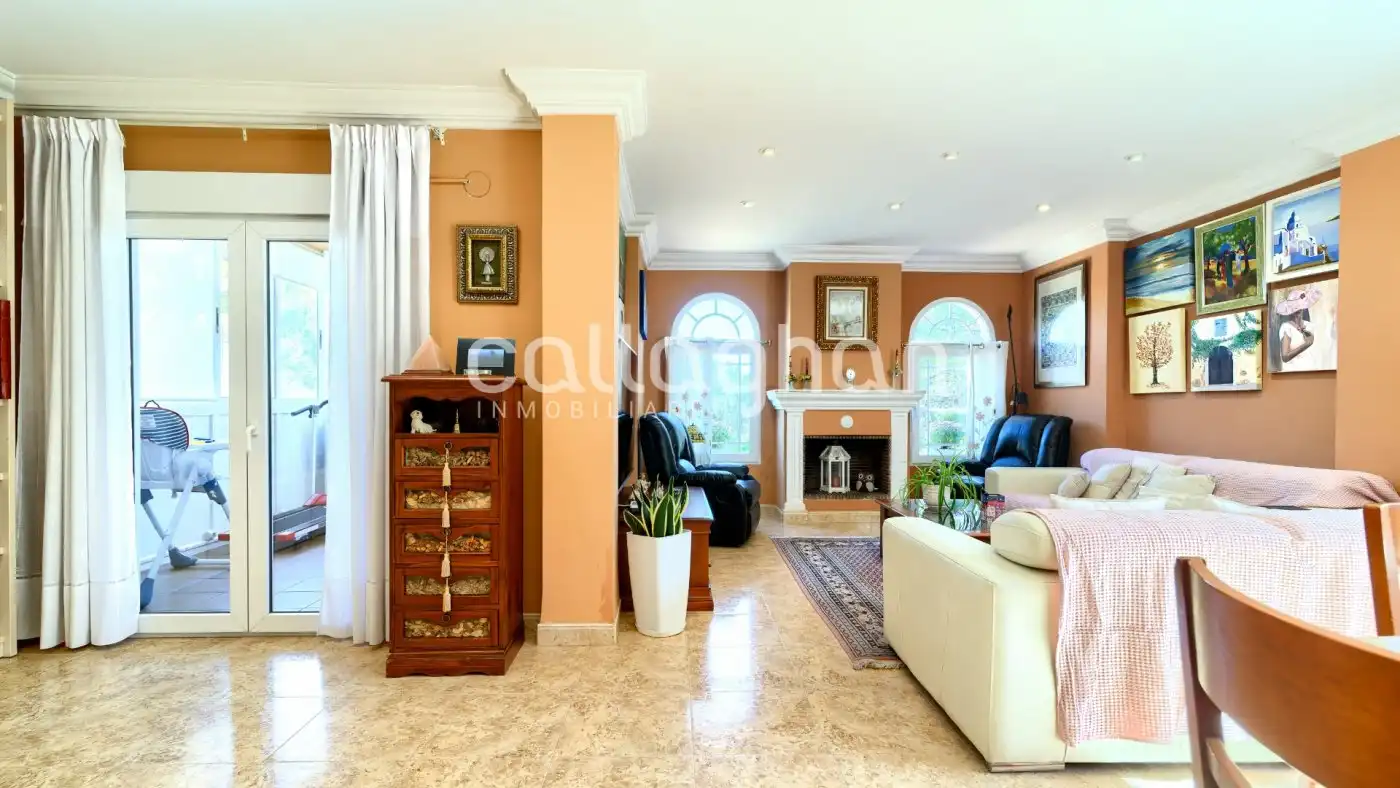 Sala de estar de Casa o chalet en venta en Paterna con Aire acondicionado, Calefacción y Jardín privado