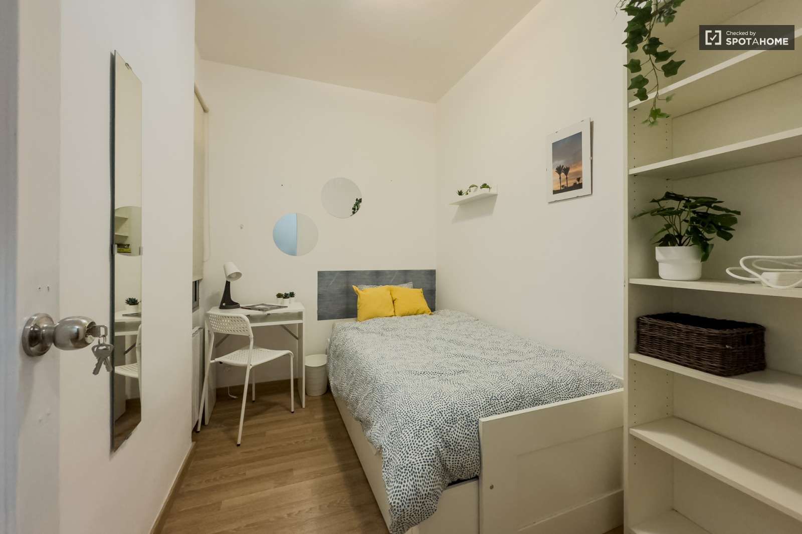 Bedroom of Flat for share in  Barcelona Capital  with Air Conditioner, Terrace and Furnished