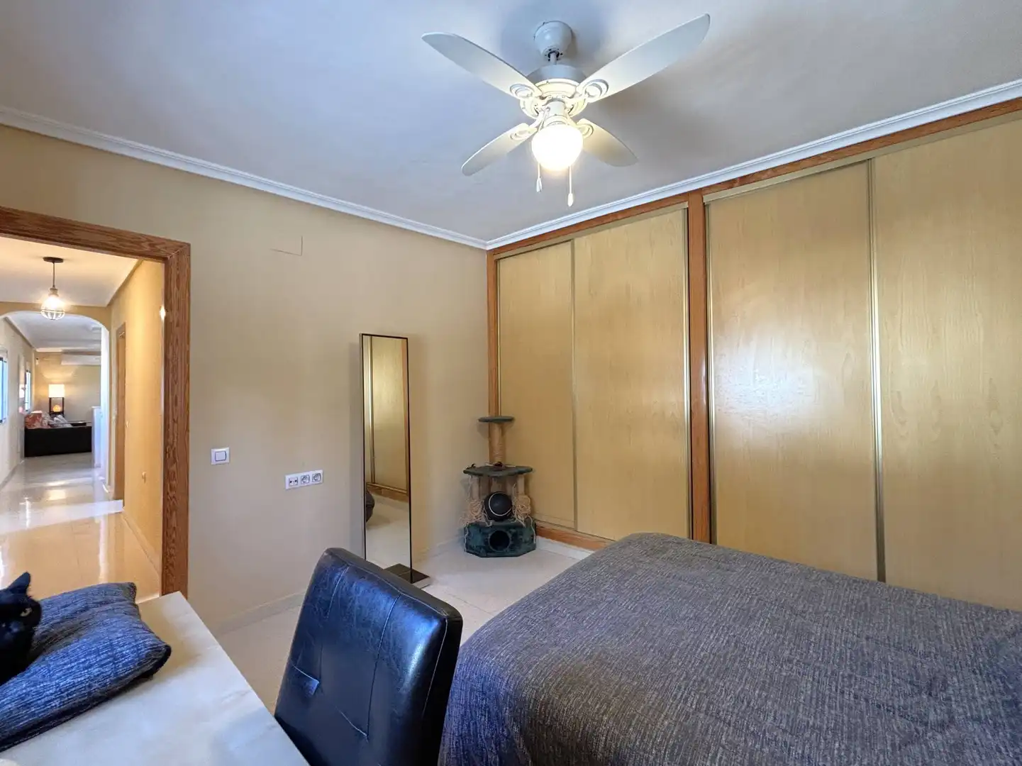 Habitación de Casa o chalet en venta en Alicante / Alacant con Aire acondicionado, Jardín privado y Trastero