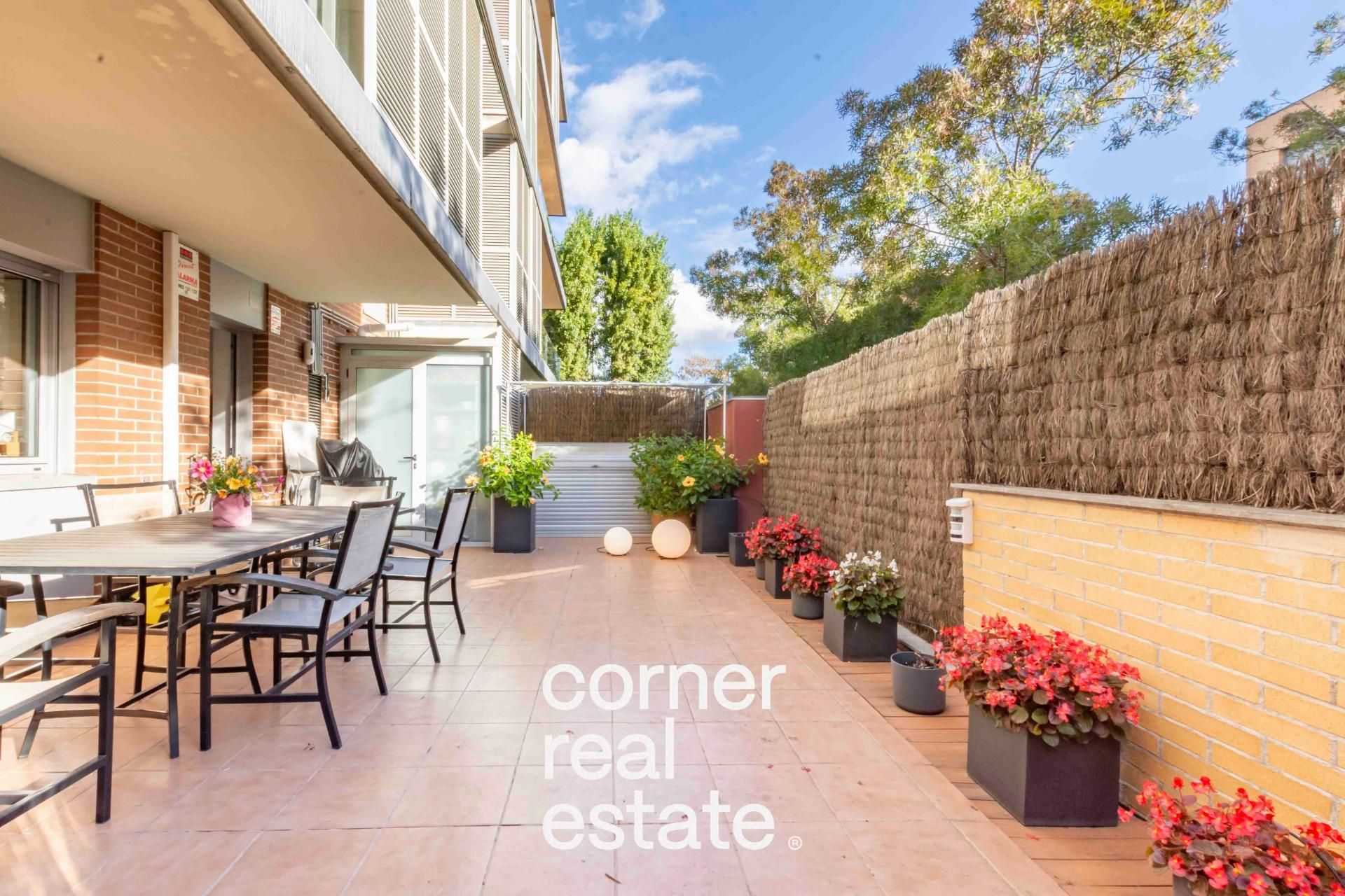 Exterior view of Planta baja for sale in Sant Cugat del Vallès  with Air Conditioner, Heating and Parquet flooring