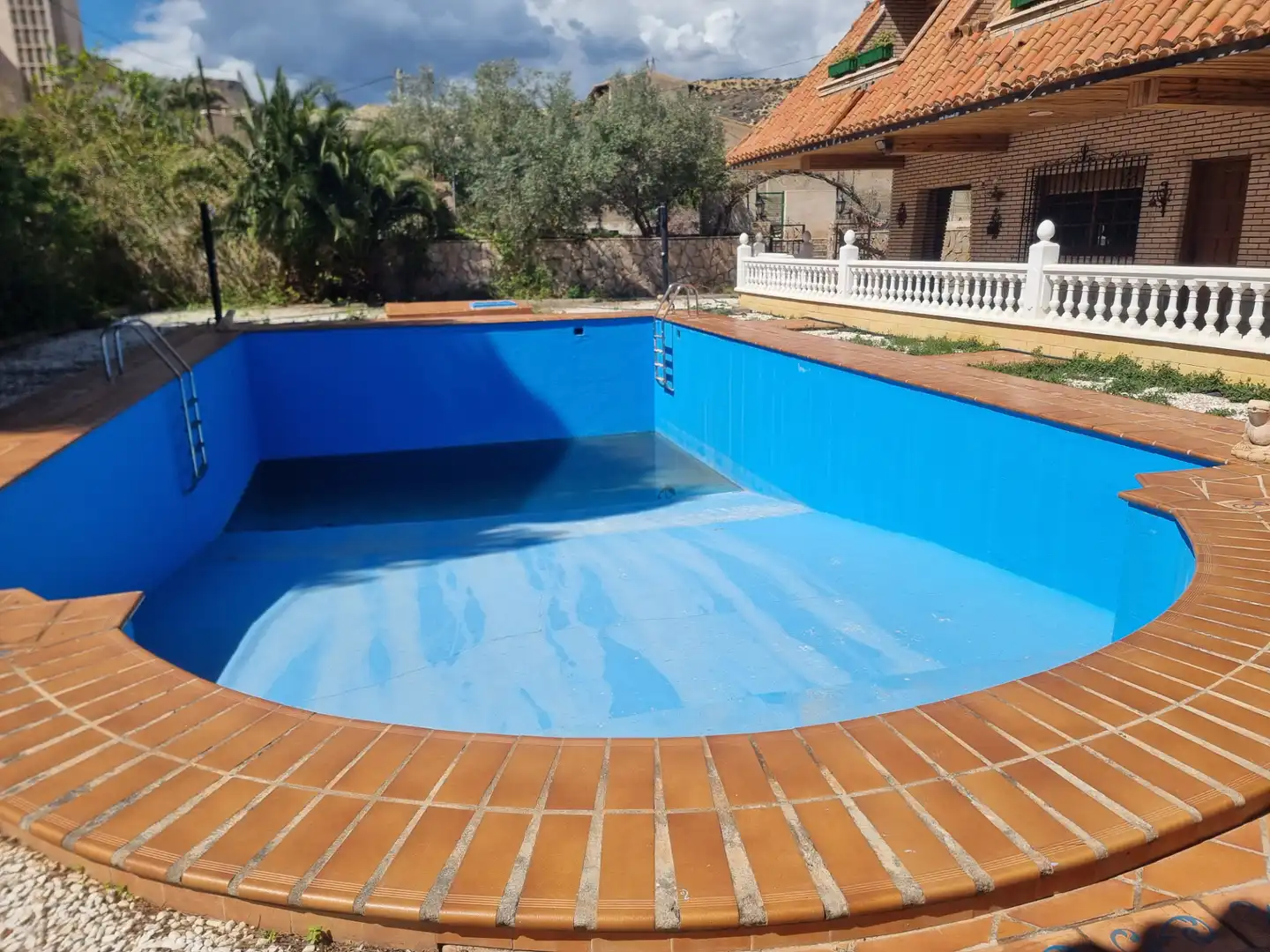 Piscina de Terreno industrial en venta en Almería