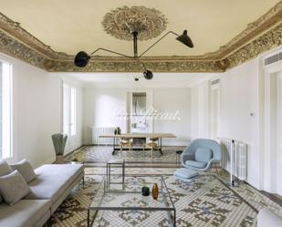 Sala d'estar de Àtic de lloguer en  Barcelona Capital amb Aire condicionat, Terrassa i Piscina