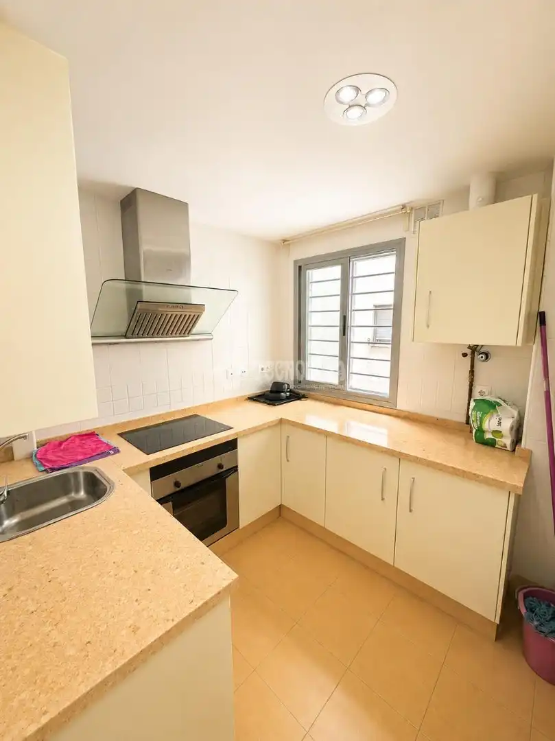 Kitchen of Flat for sale in Sevilla  with Air Conditioner