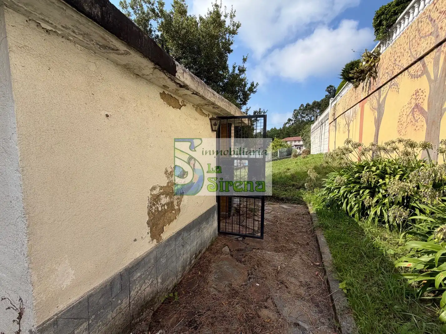 Vista exterior de Casa o chalet en venta en Castro-Urdiales con Jardín privado, Terraza y Piscina