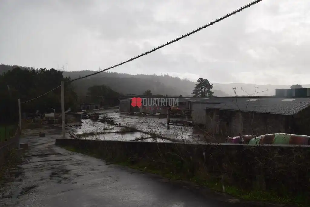 Exterior view of Industrial buildings for sale in Vimianzo