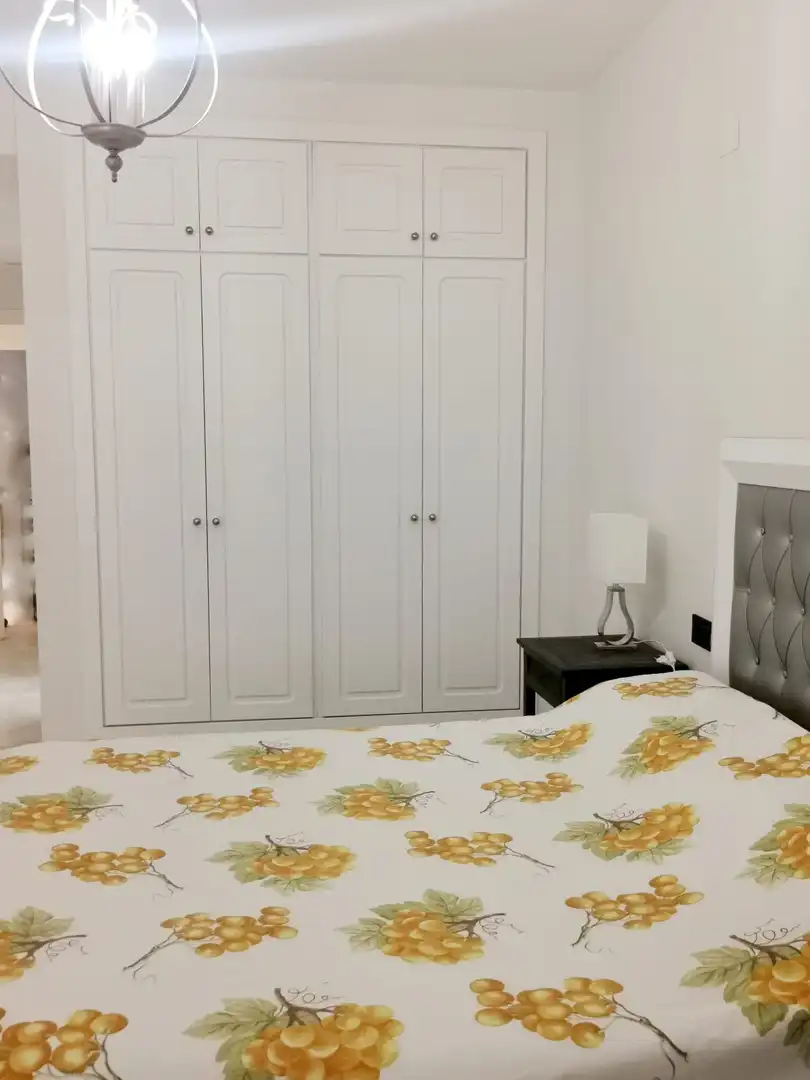 Habitación de Piso de alquiler en Marbella con Aire acondicionado, Terraza y Amueblado