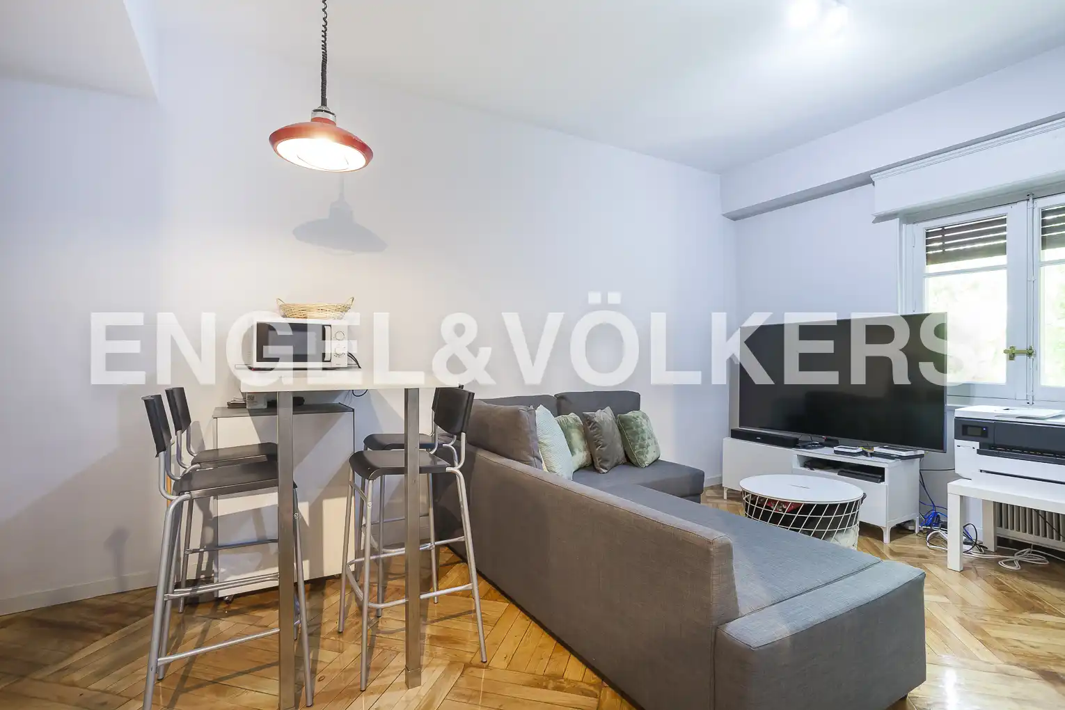 Living room of Flat for rent in Madrid  with Heating, Parquet flooring and Furnished