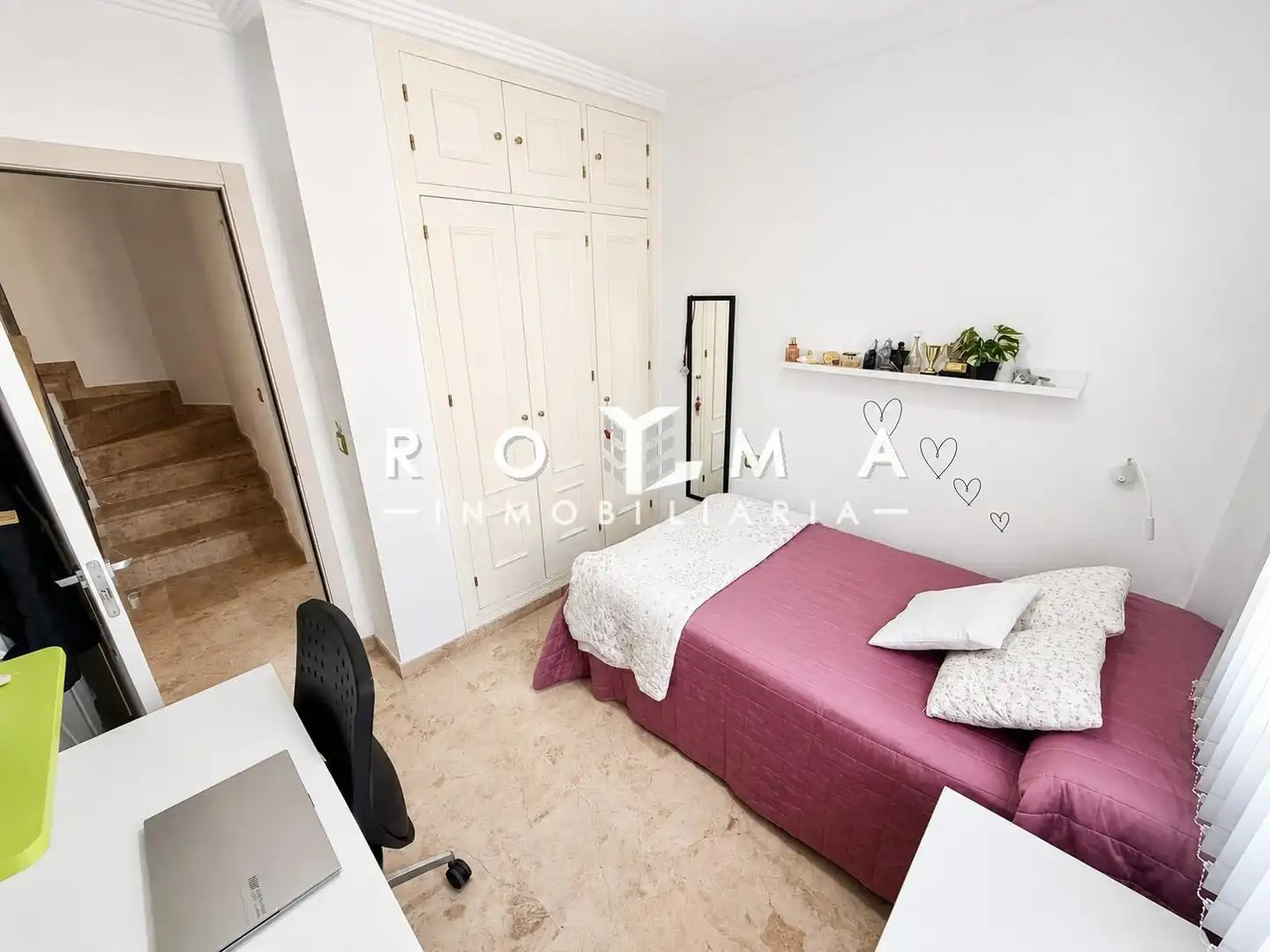 Habitación de Casa adosada en venta en Montequinto con Aire acondicionado, Jardín privado y Trastero