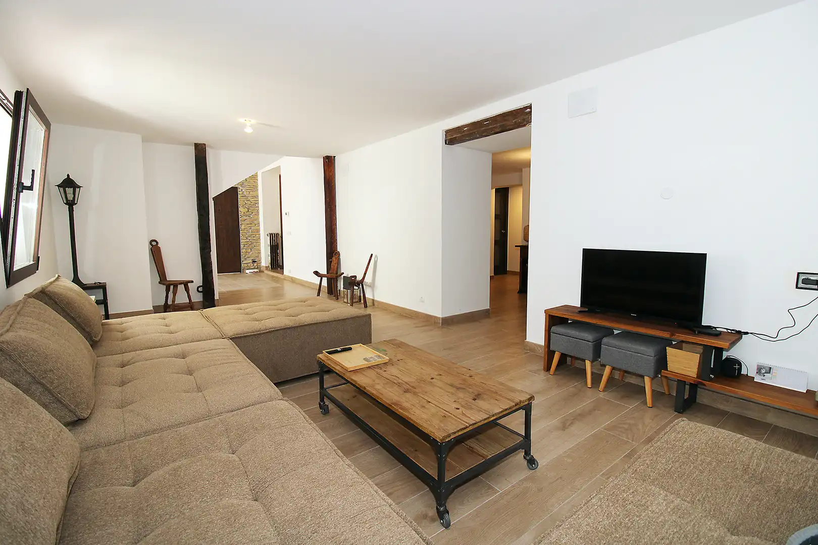 Sala d'estar de Casa adosada en venda en Torrelaguna amb Aire condicionat, Calefacció i Jardí privat