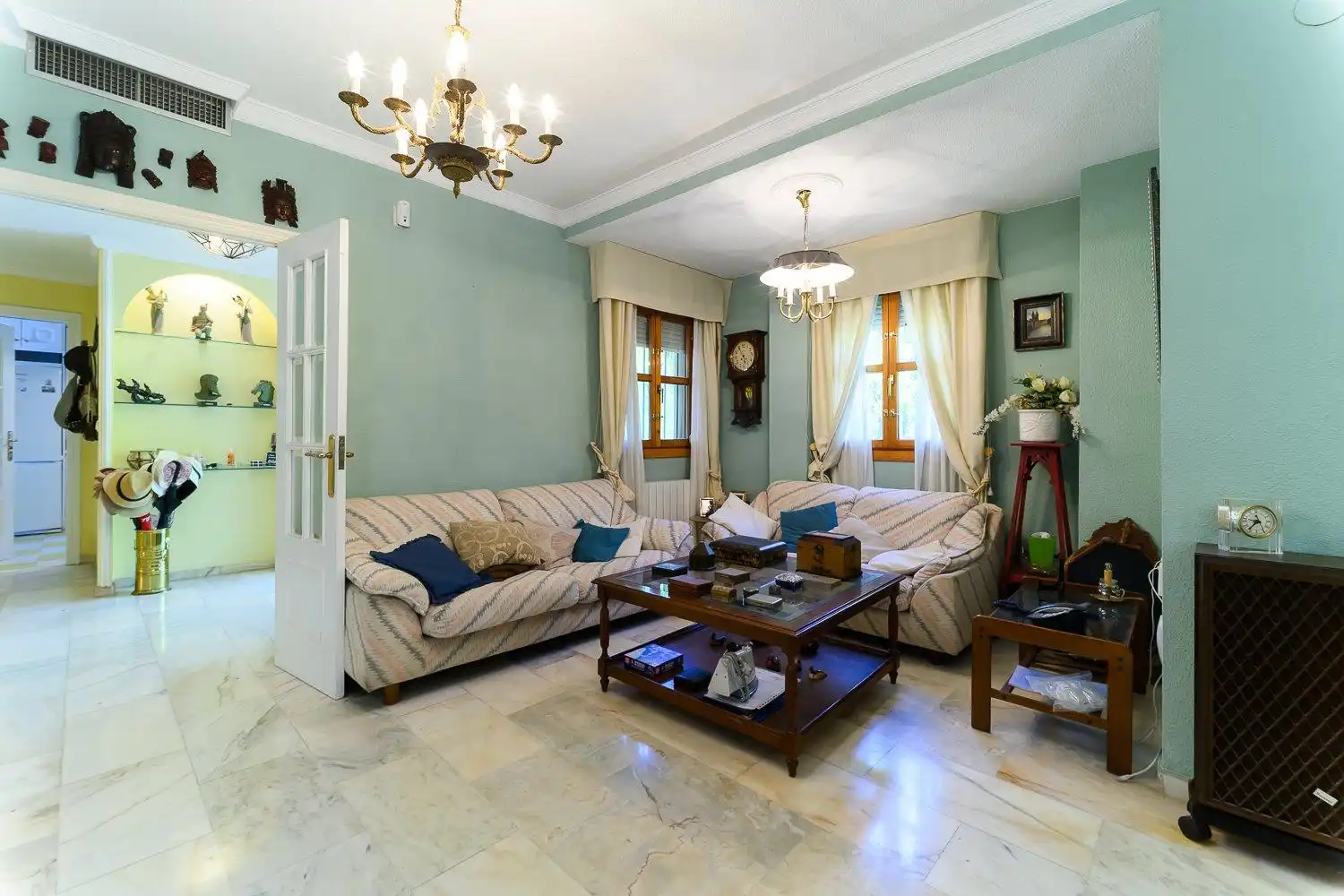 Sala d'estar de Casa o xalet en venda en Albolote amb Piscina