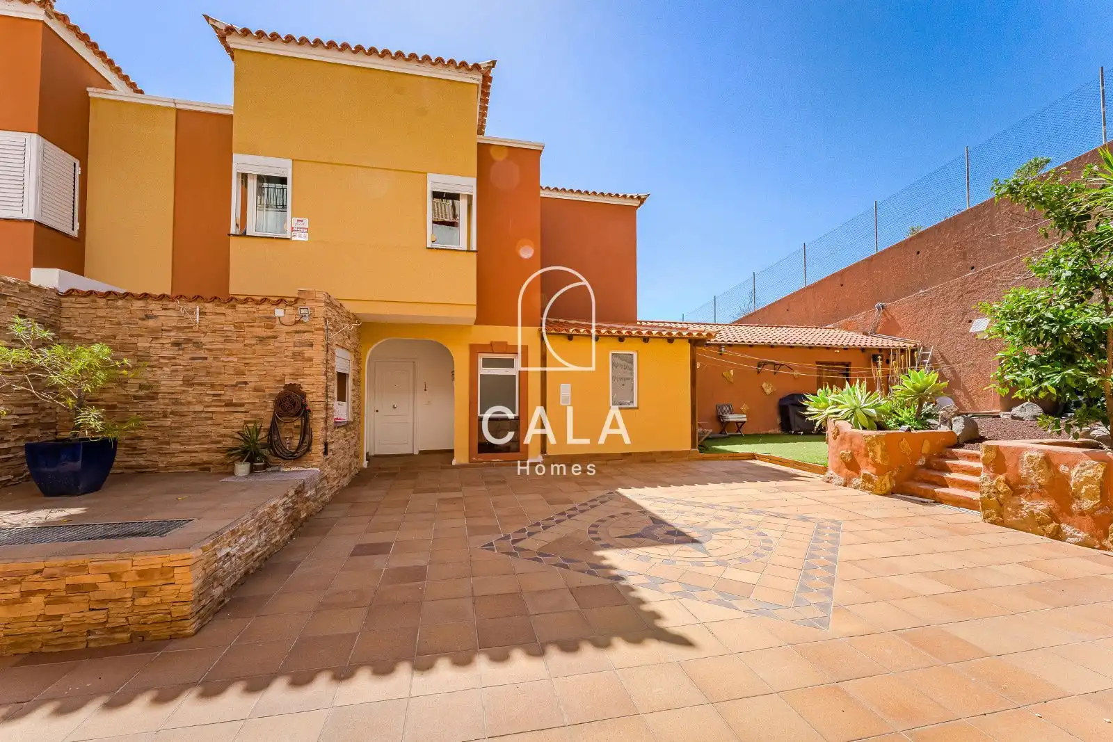 Vista exterior de Casa adosada en venta en Adeje con Jardín privado, Terraza y Trastero