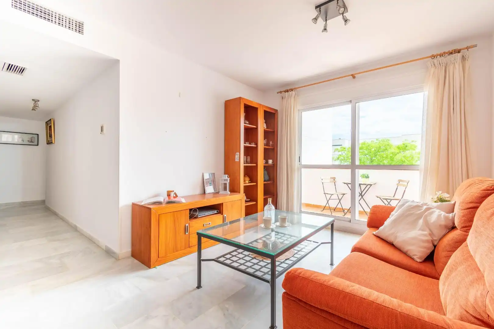 Sala de estar de Piso en venta en Almería con Aire acondicionado, Terraza y Balcón