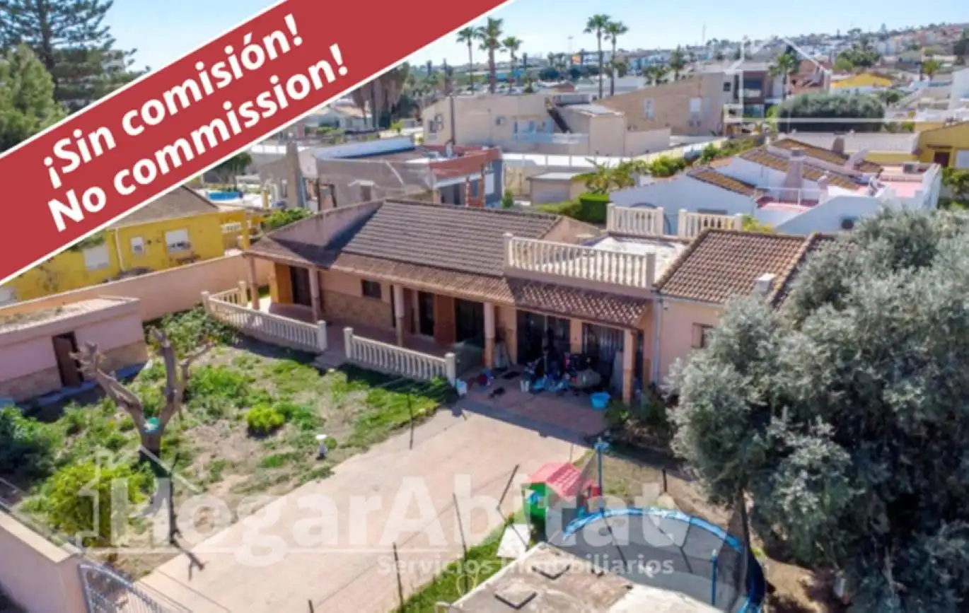 Villa con giardino in vendita a Calle SALINAS BAL, imagen 2