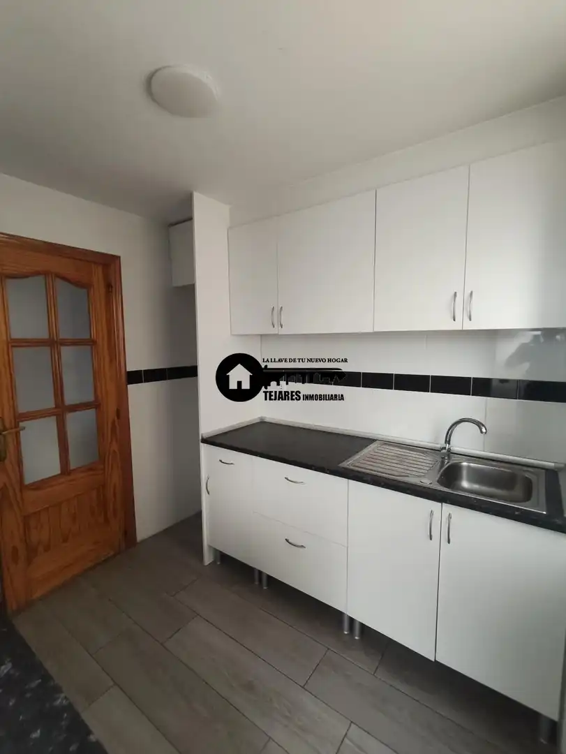 Cocina de Piso en venta en Albacete con Calefacción, Trastero y Balcón