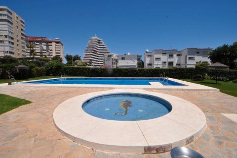 Piscina de Piso de alquiler en Benalmádena con Aire acondicionado, Terraza y Amueblado