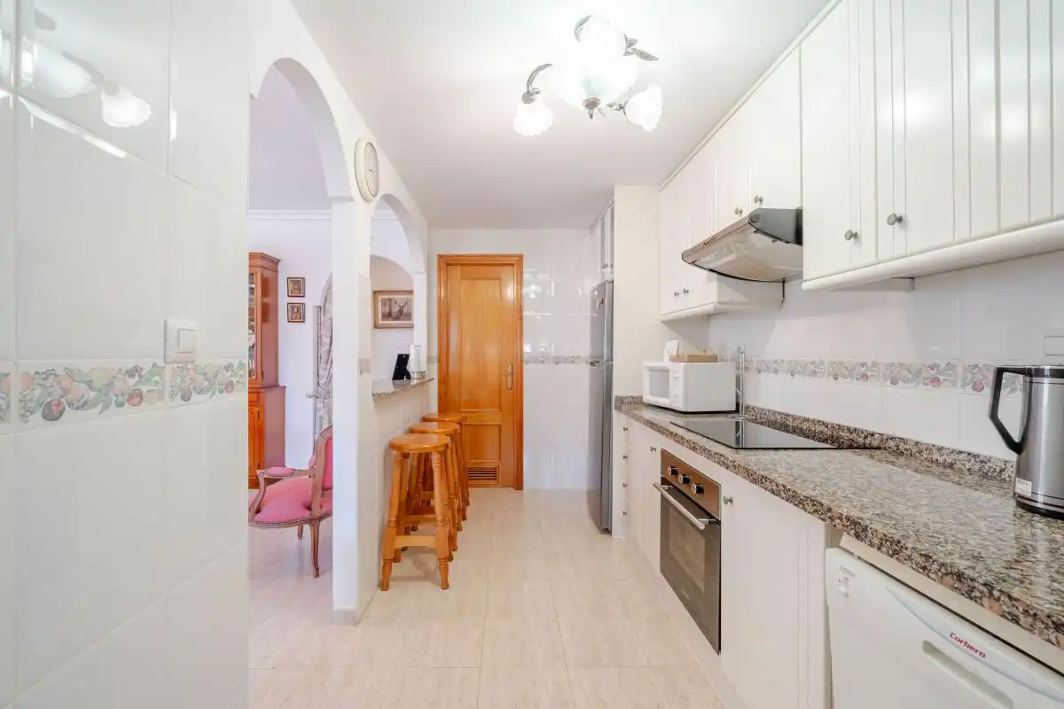 Cocina de Dúplex en venta en Santa Pola con Aire acondicionado, Calefacción y Jardín privado