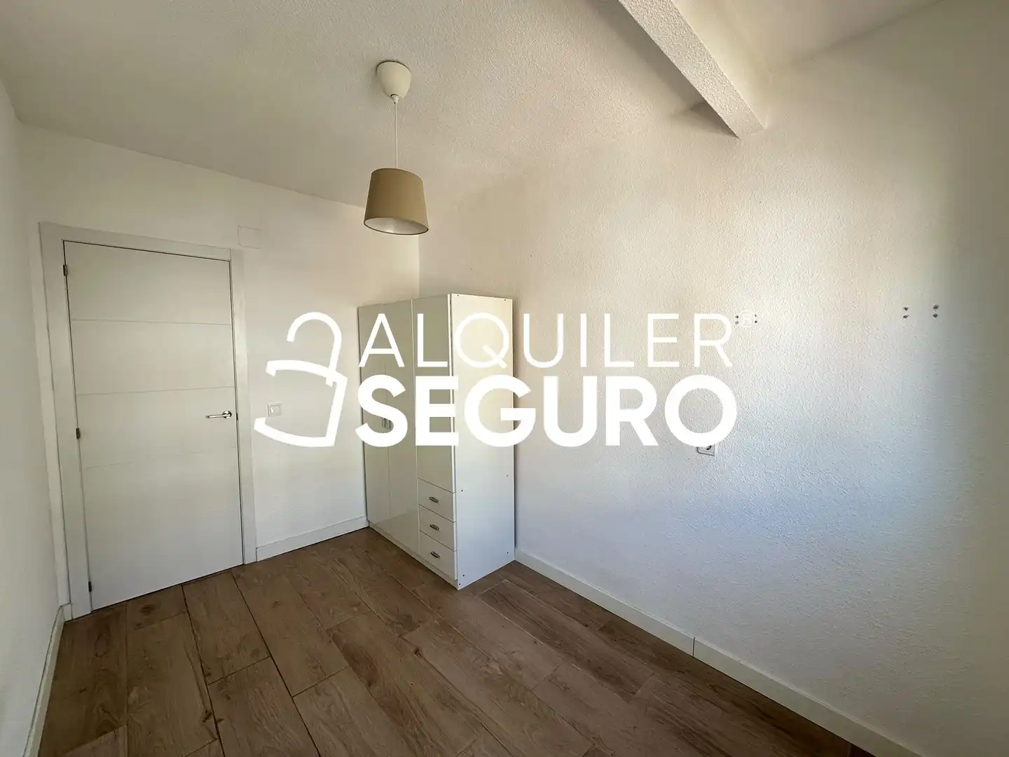 Habitación de Piso de alquiler en Madrid con Calefacción y Trastero