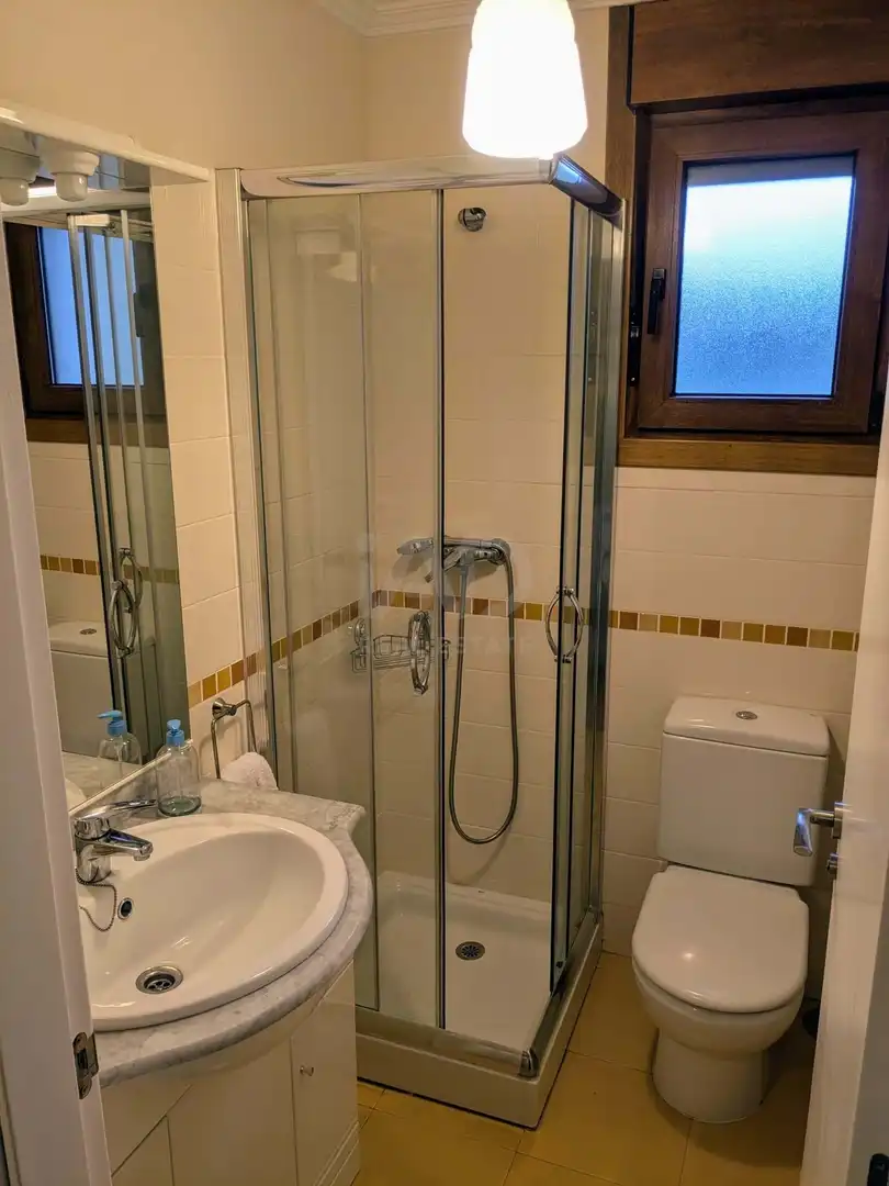 Bany de Casa o xalet en venda en Sanxenxo amb Calefacció, Terrassa i Piscina