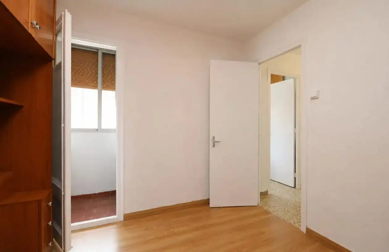 Habitación de Piso en venta en L'Hospitalet de Llobregat con Terraza y Balcón