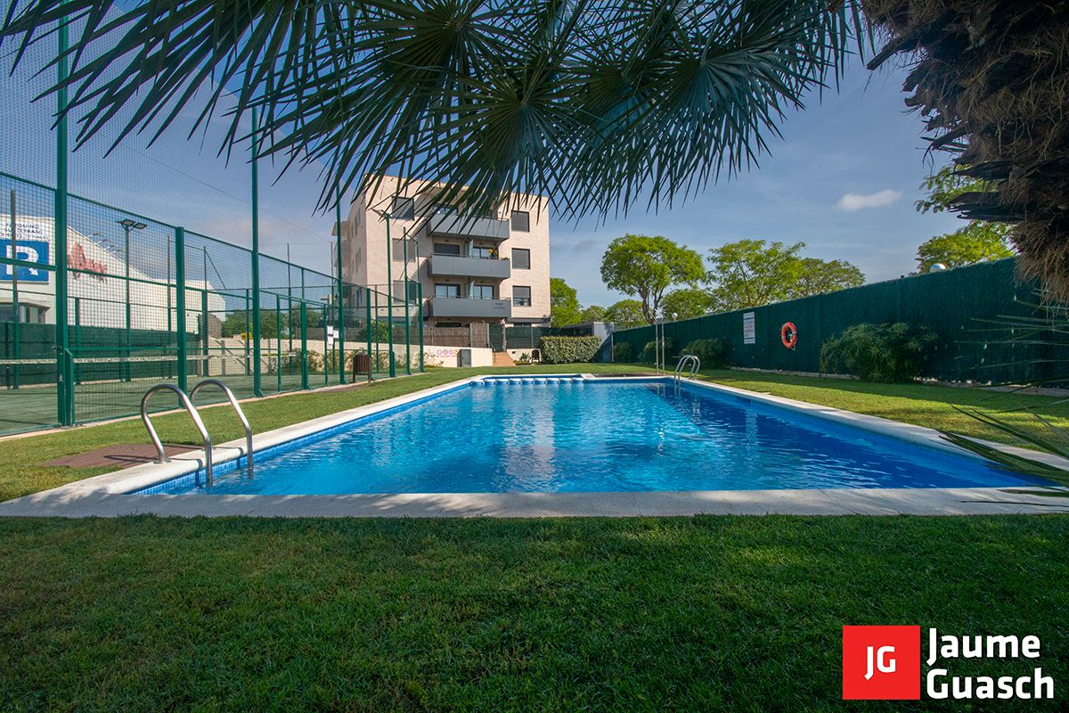 Swimming pool of Flat for sale in Torredembarra  with Air Conditioner, Heating and Parquet flooring