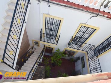 Casa con balcone in vendita a Centro