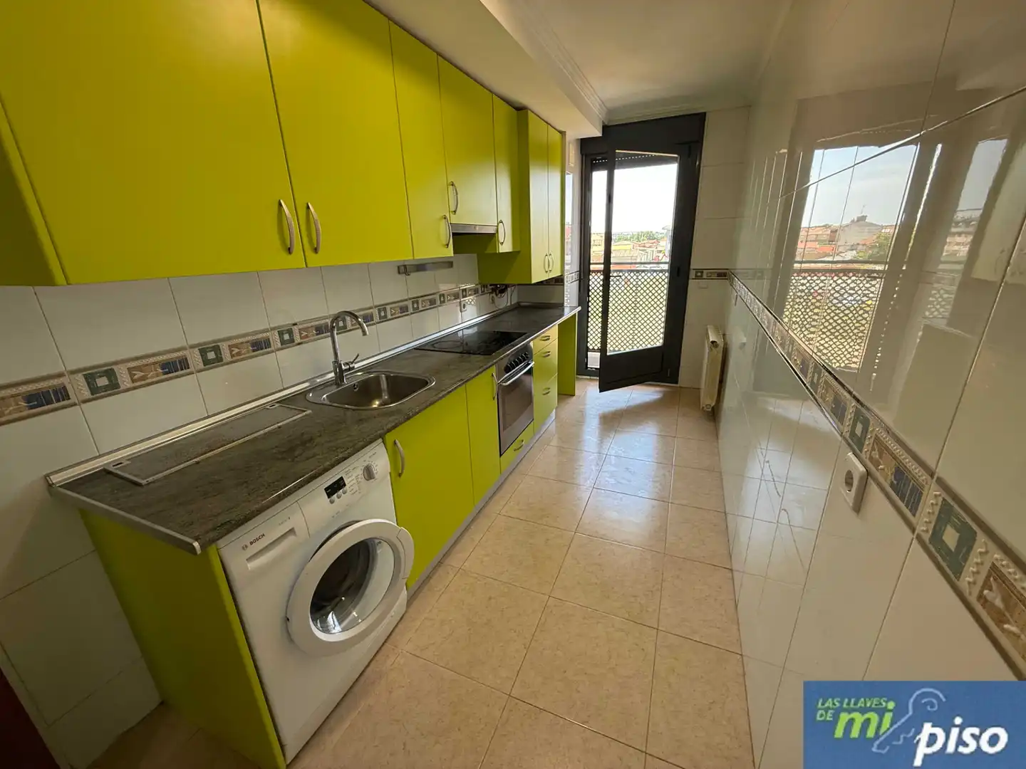 Cuina de Pis en venda en Santovenia de Pisuerga amb Calefacció, Parquet i Terrassa
