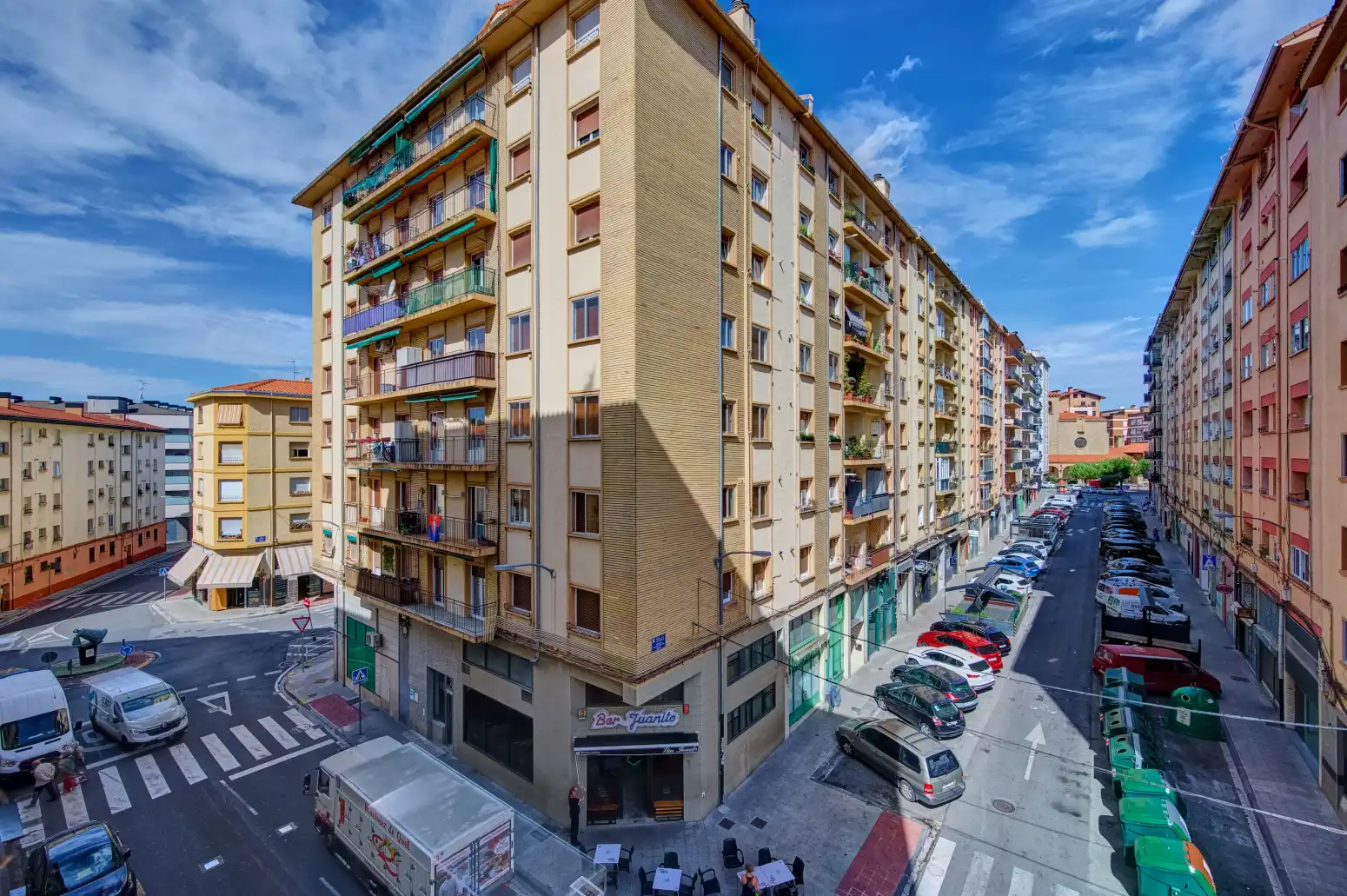 Vista exterior de Pis en venda en Burlada / Burlata amb Calefacció, Moblat i Balcó