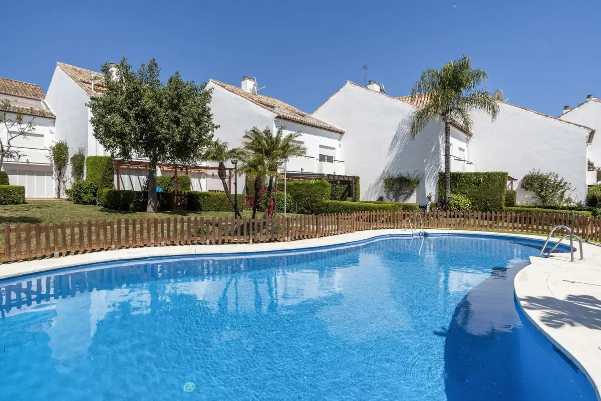 Jardí de Casa adosada en venda en Marbella amb Aire condicionat, Jardí privat i Terrassa