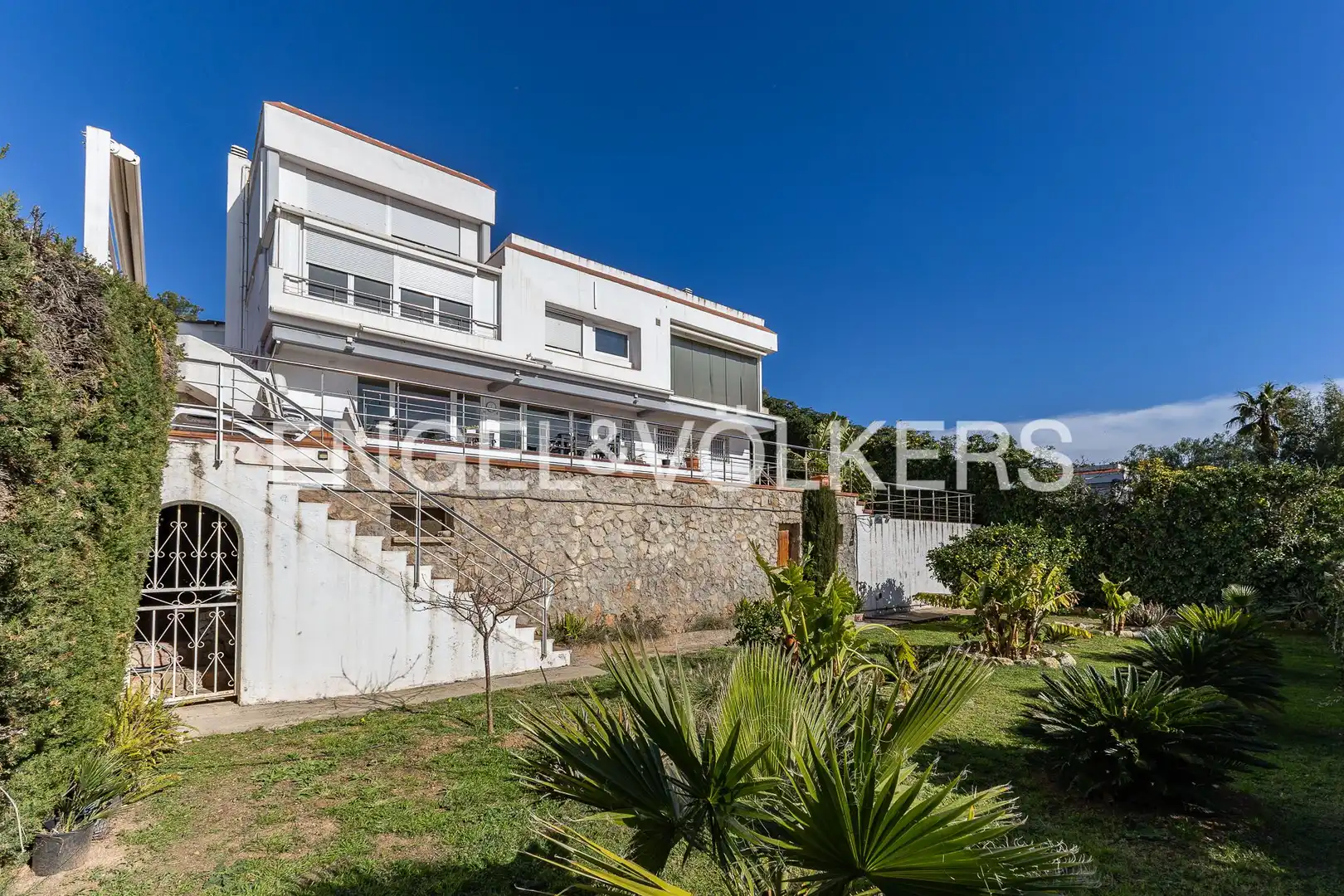 Vista exterior de Casa o xalet en venda en Sitges amb Aire condicionat, Calefacció i Jardí privat