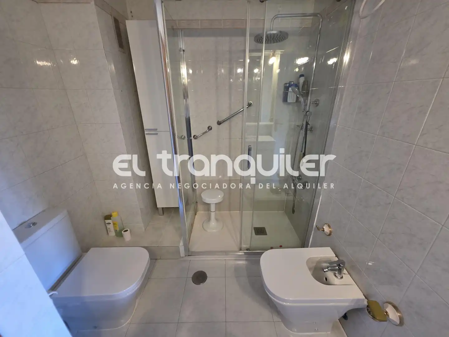 Bathroom of Flat for rent in Madrid  with Air Conditioner, Parquet flooring and Terrace