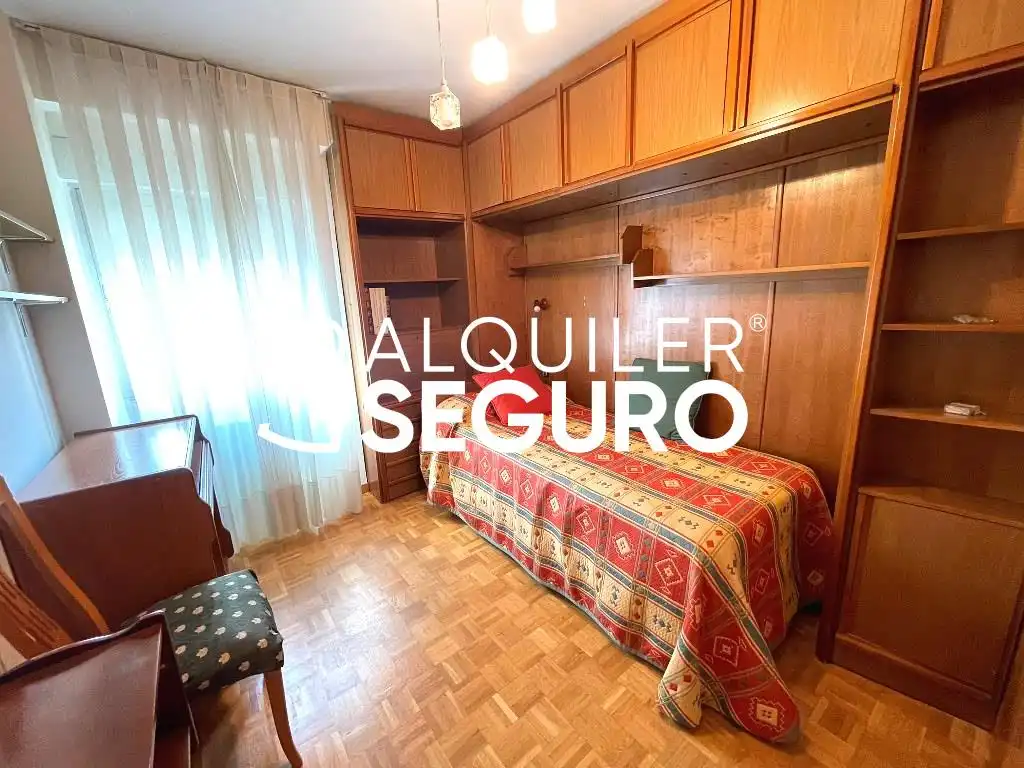 Schlafzimmer von Wohnung zur Miete in Madrid mit Heizung, Terrasse und Möbliert