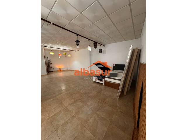 Local comercial en Venta en Calle Goya en Huerta de la Reina - Trassierra