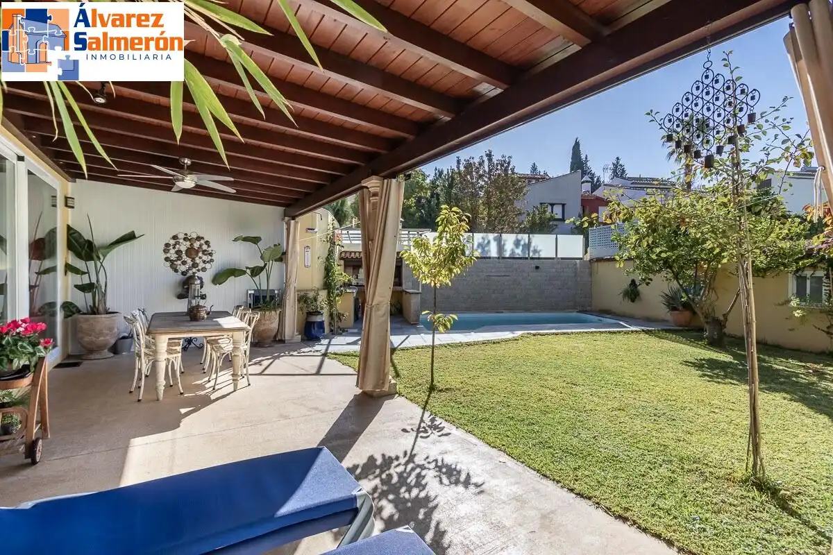 Houses for sale in Calle ZORAYA, Camino de los Neveros - Serrallo