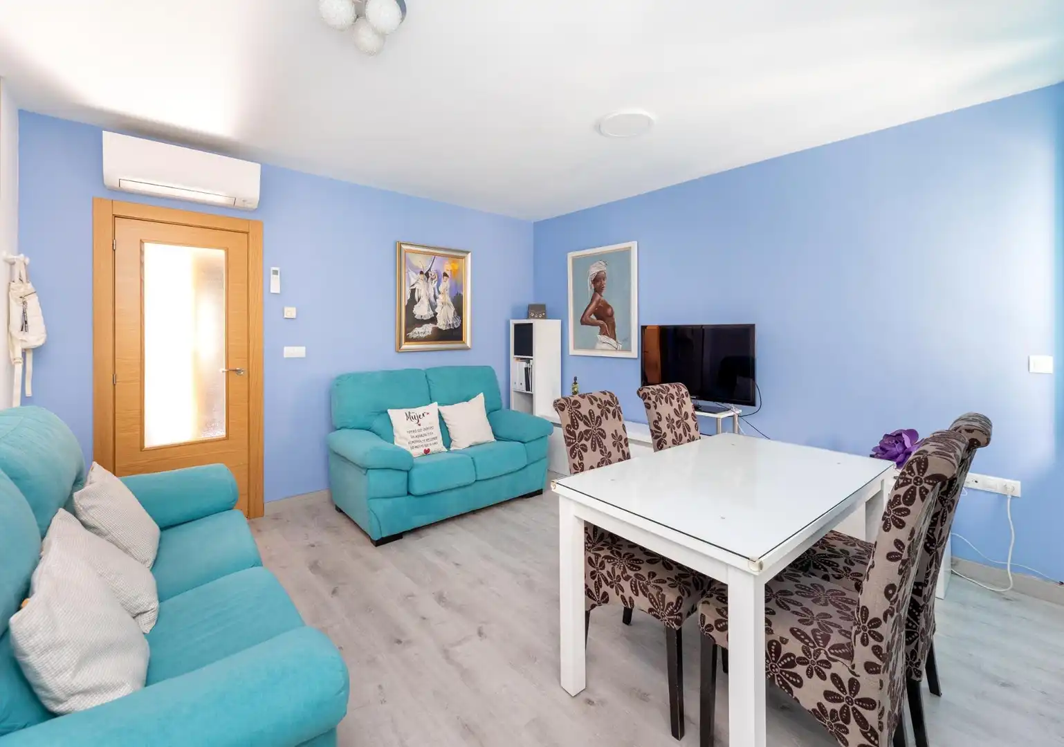 Living room of Flat for sale in Granada  with Air Conditioner, Heating and Storage room