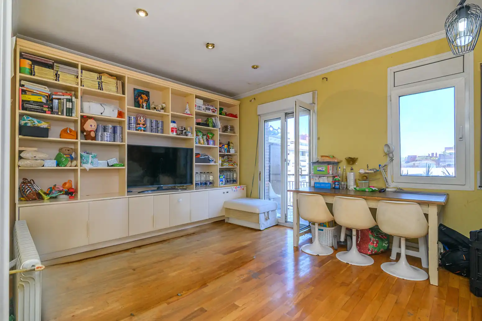 Sala de estar de Piso en venta en Sant Boi de Llobregat con Aire acondicionado, Calefacción y Parquet