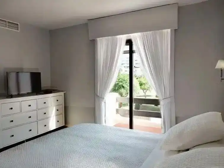 Habitación de Casa adosada en venta en Marbella con Aire acondicionado, Jardín privado y Piscina