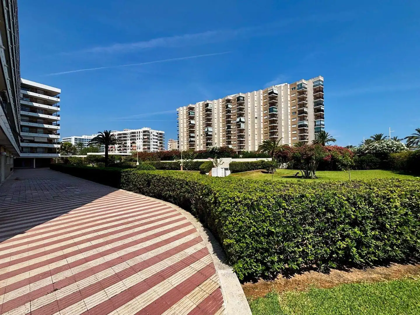 Vista exterior de Apartament en venda en Gandia amb Jardí privat, Terrassa i Balcó