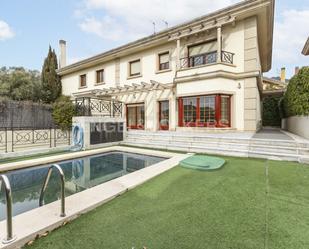 Vista exterior de Casa o xalet de lloguer en La Moraleja amb Aire condicionat, Calefacció i Jardí privat