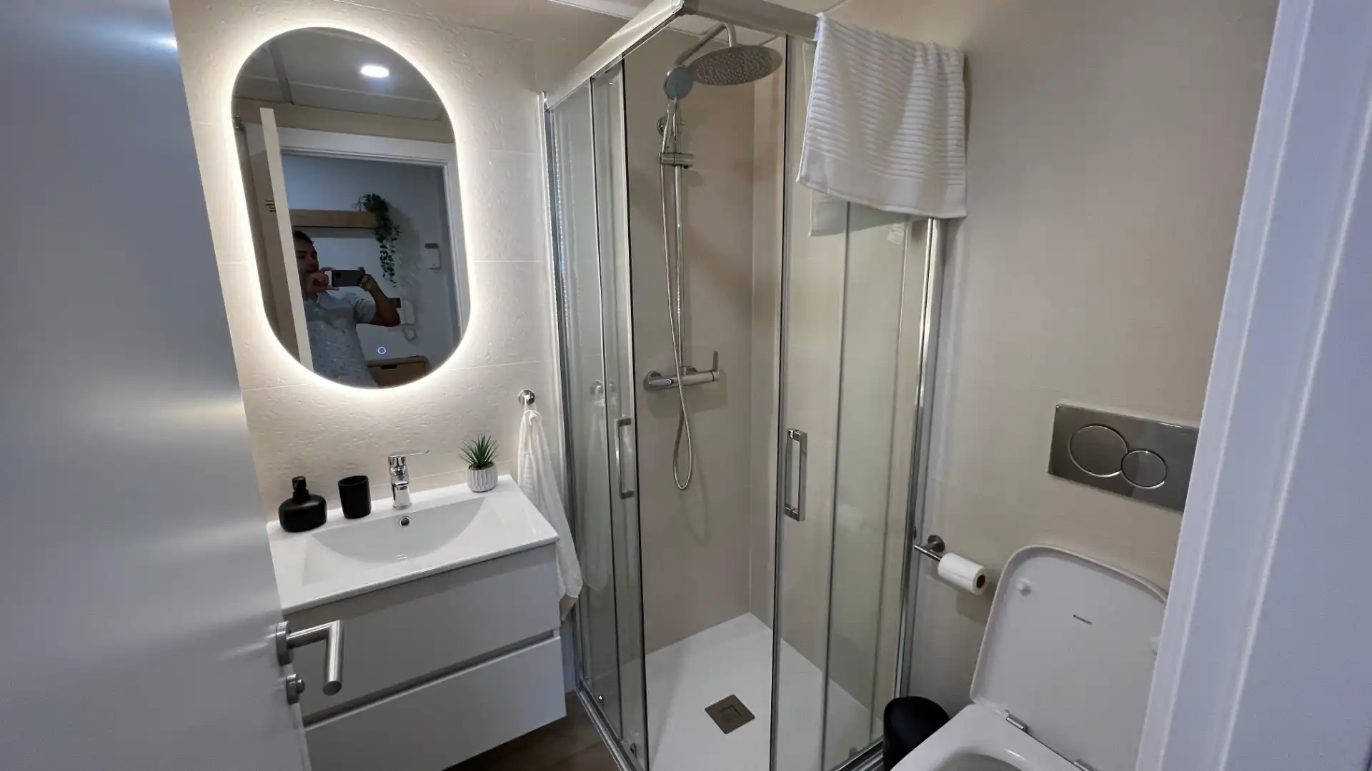 Baño de Piso de alquiler en El Puig de Santa Maria con Aire acondicionado, Amueblado y TV